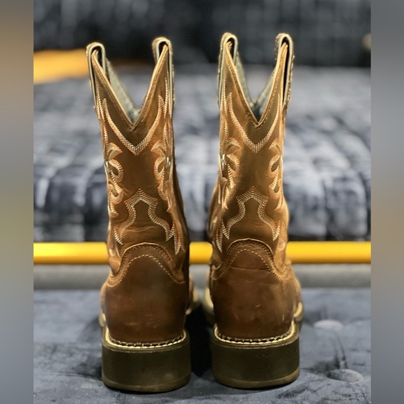 Ariat Cowgirl Boots, Size 6.5 - Picture 10 of 13